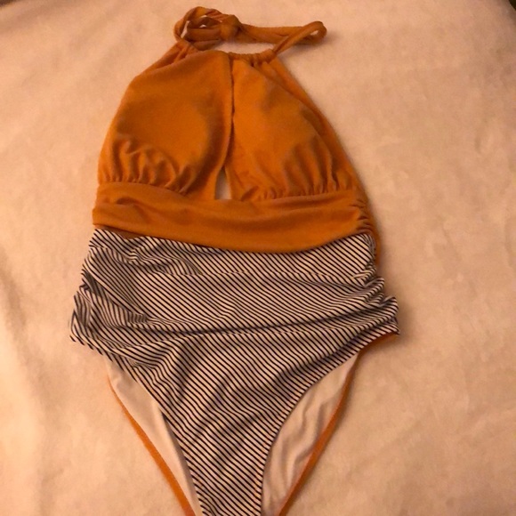 NWOT Cupshe one piece Large - Picture 2 of 5